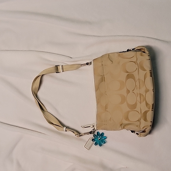 Coach Purse 👛 - Picture 3 of 13